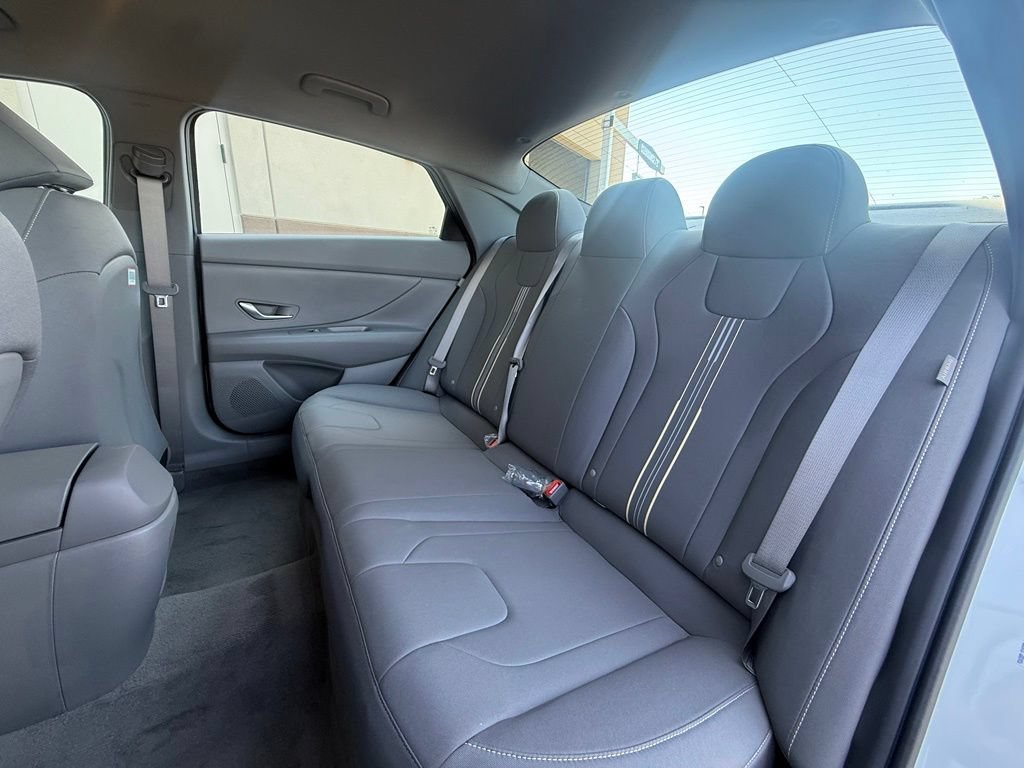 New 2026 Hyundai Elantra Hybrid FWD image 24