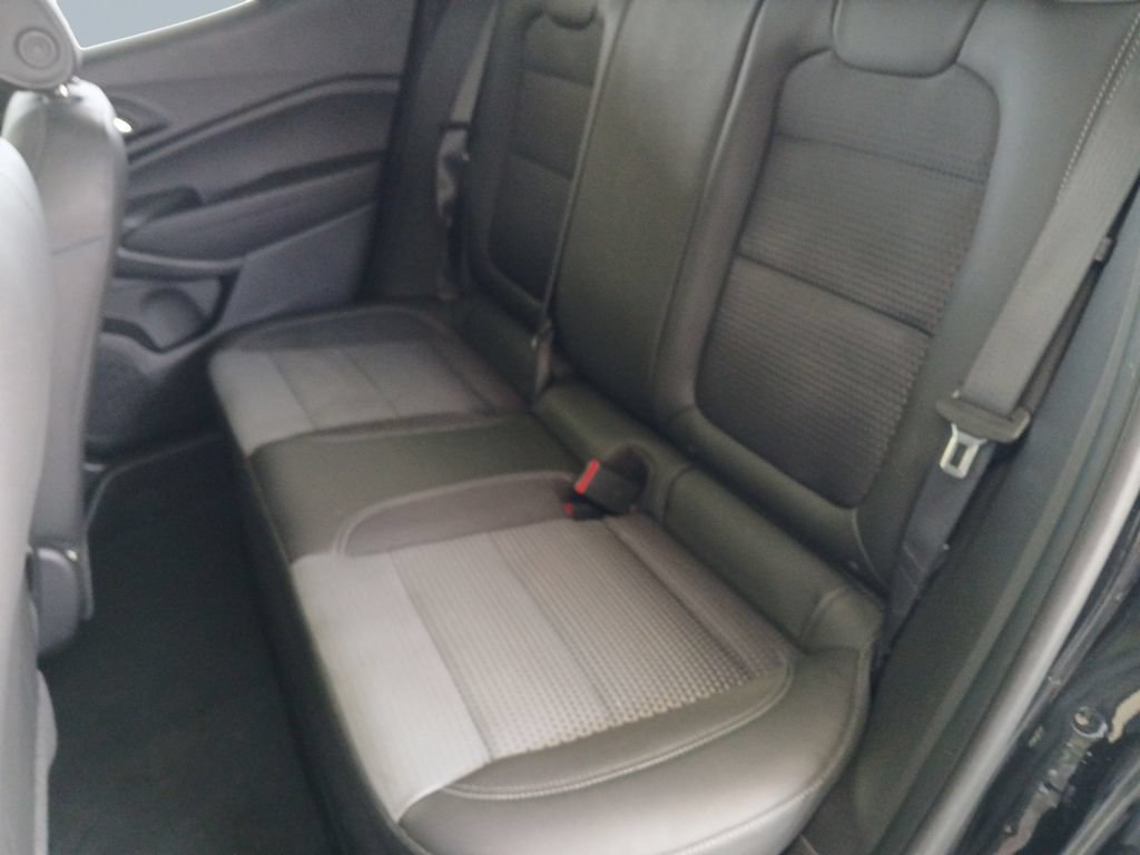 Used 2025 Chevrolet Trax LT FWD image 16