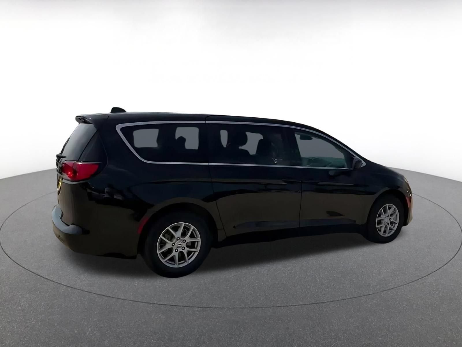 Used 2024 Chrysler Voyager LX FWD image 13