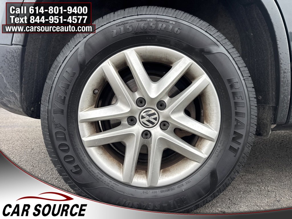 Used 2011 Volkswagen Tiguan S image 30
