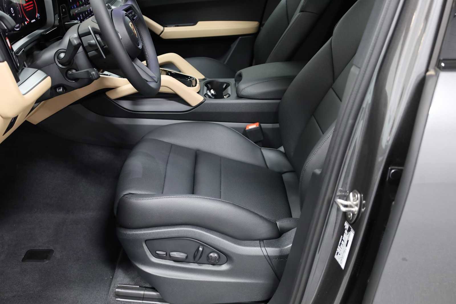 Certified 2024 Porsche Cayenne image 5