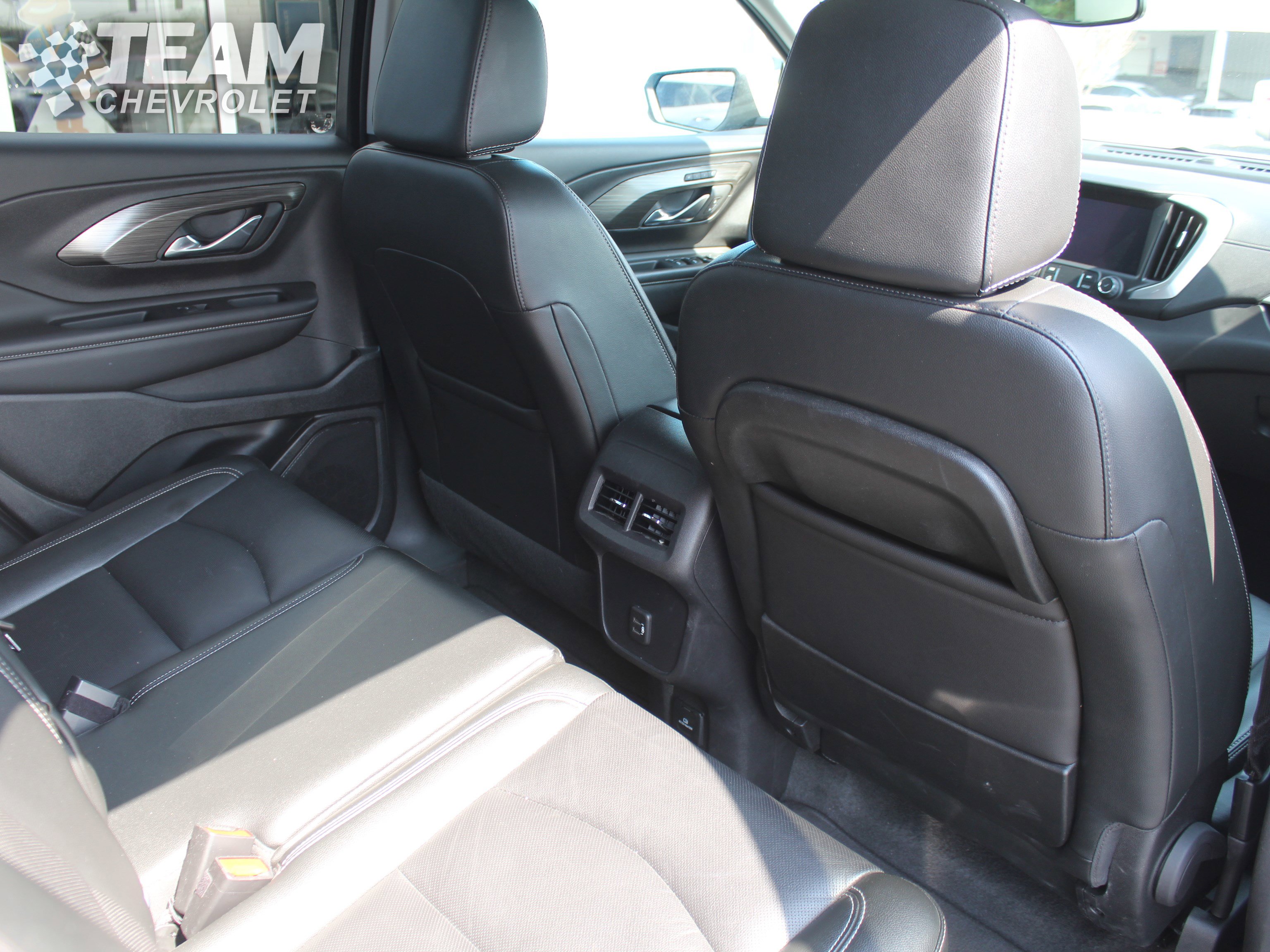 Used 2024 GMC Terrain SLT image 23