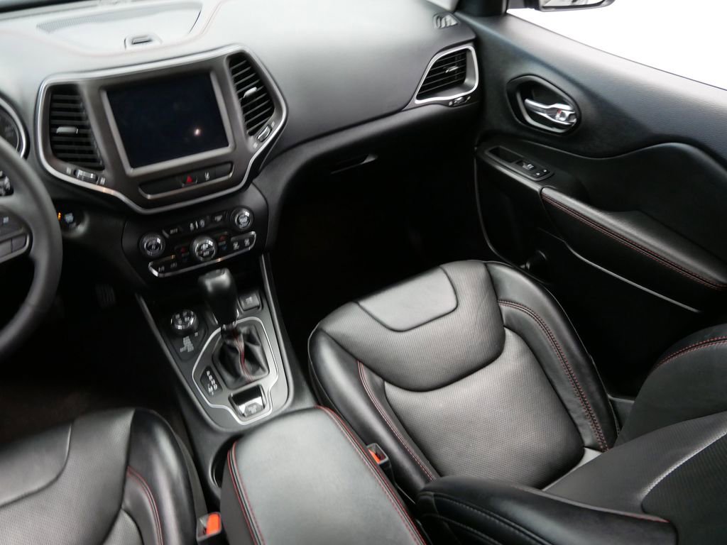 Certified 2022 Jeep Cherokee Trailhawk w/ Premium Leather Package image 15