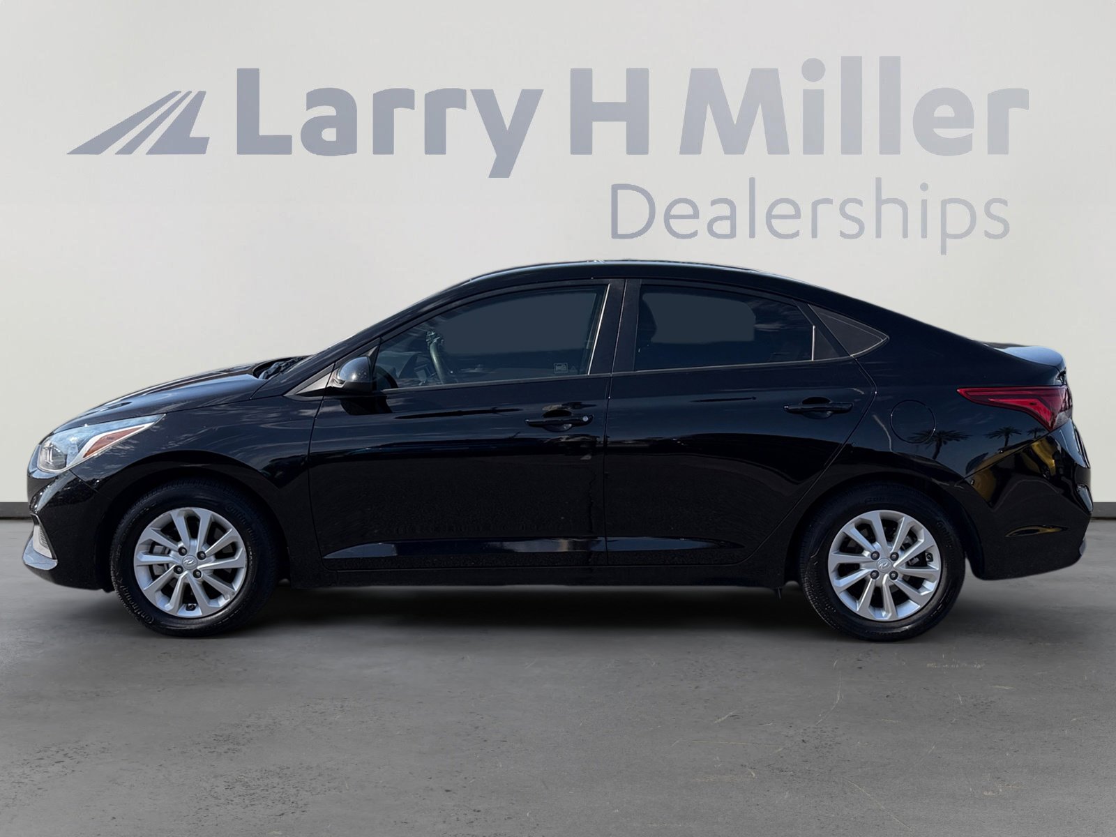 Used 2018 Hyundai Accent SEL FWD image 2