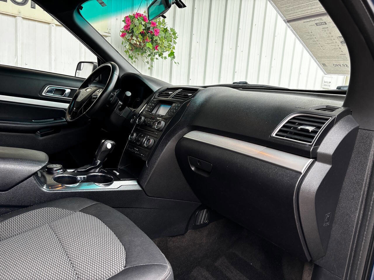 Used 2016 Ford Explorer XLT image 15