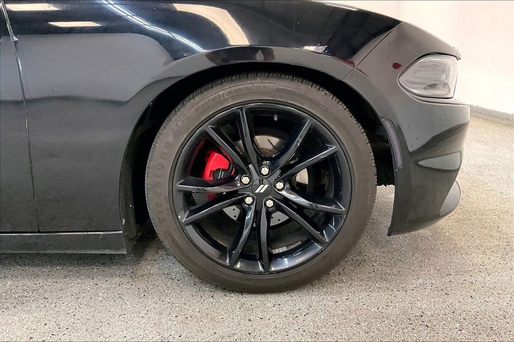 Used 2018 Dodge Charger SXT w/ Blacktop Package RWD image 33