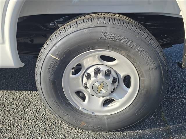 New 2026 Chevrolet Express 2500 w/ Driver Convenience Package image 31
