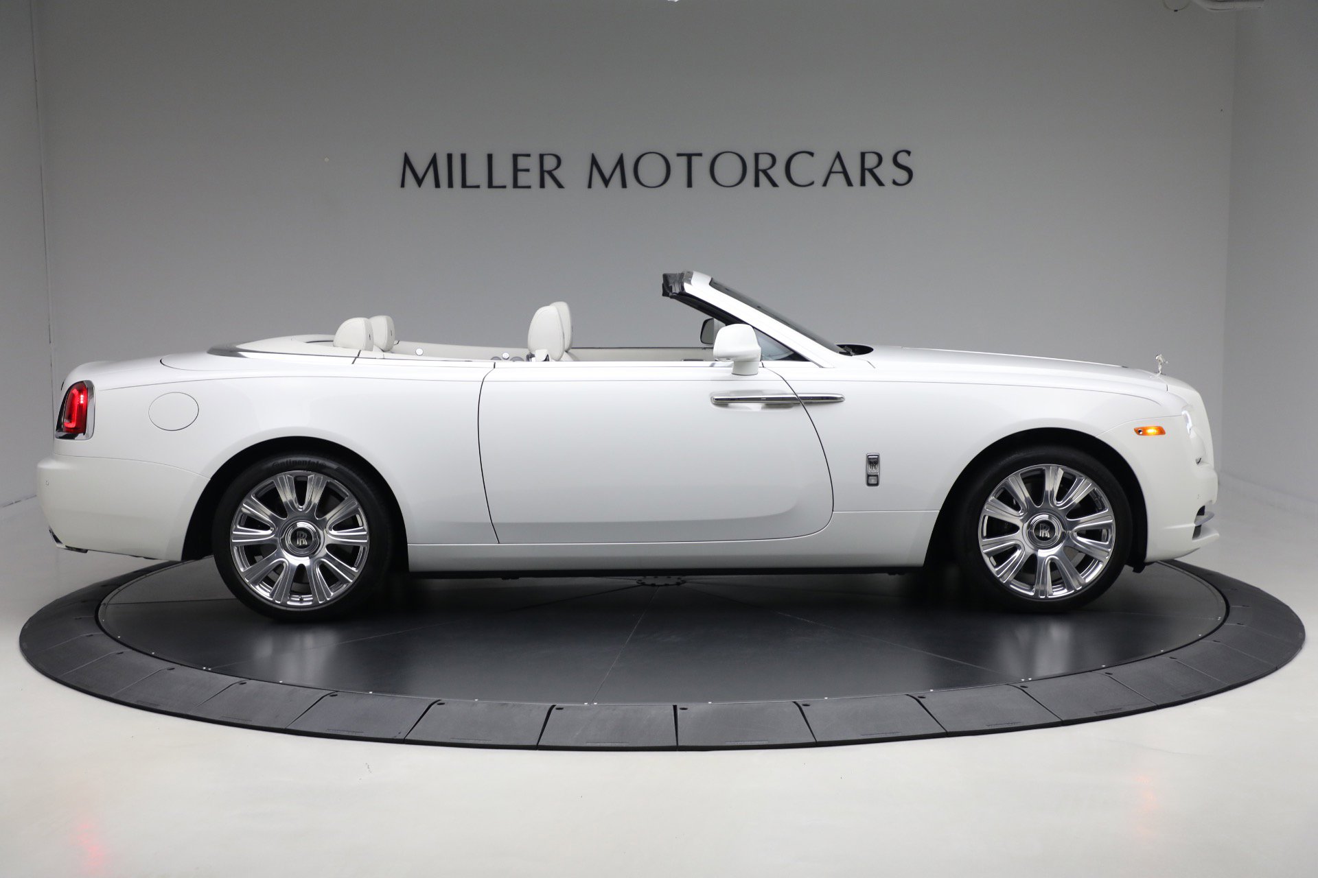 Certified 2018 Rolls-Royce Dawn image 10