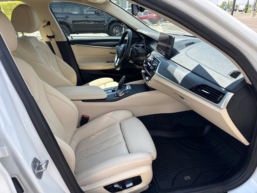 Used 2022 BMW 530e xDrive w/ Premium Package AWD/4WD image 28