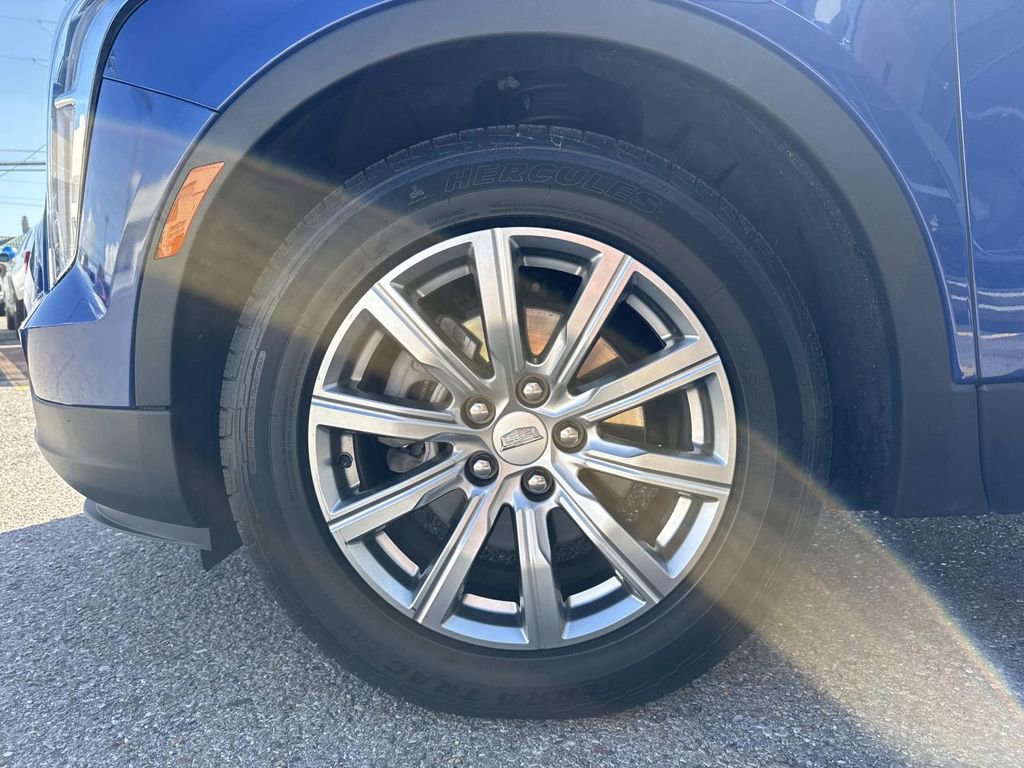 Used 2023 Cadillac XT4 Premium Luxury image 5