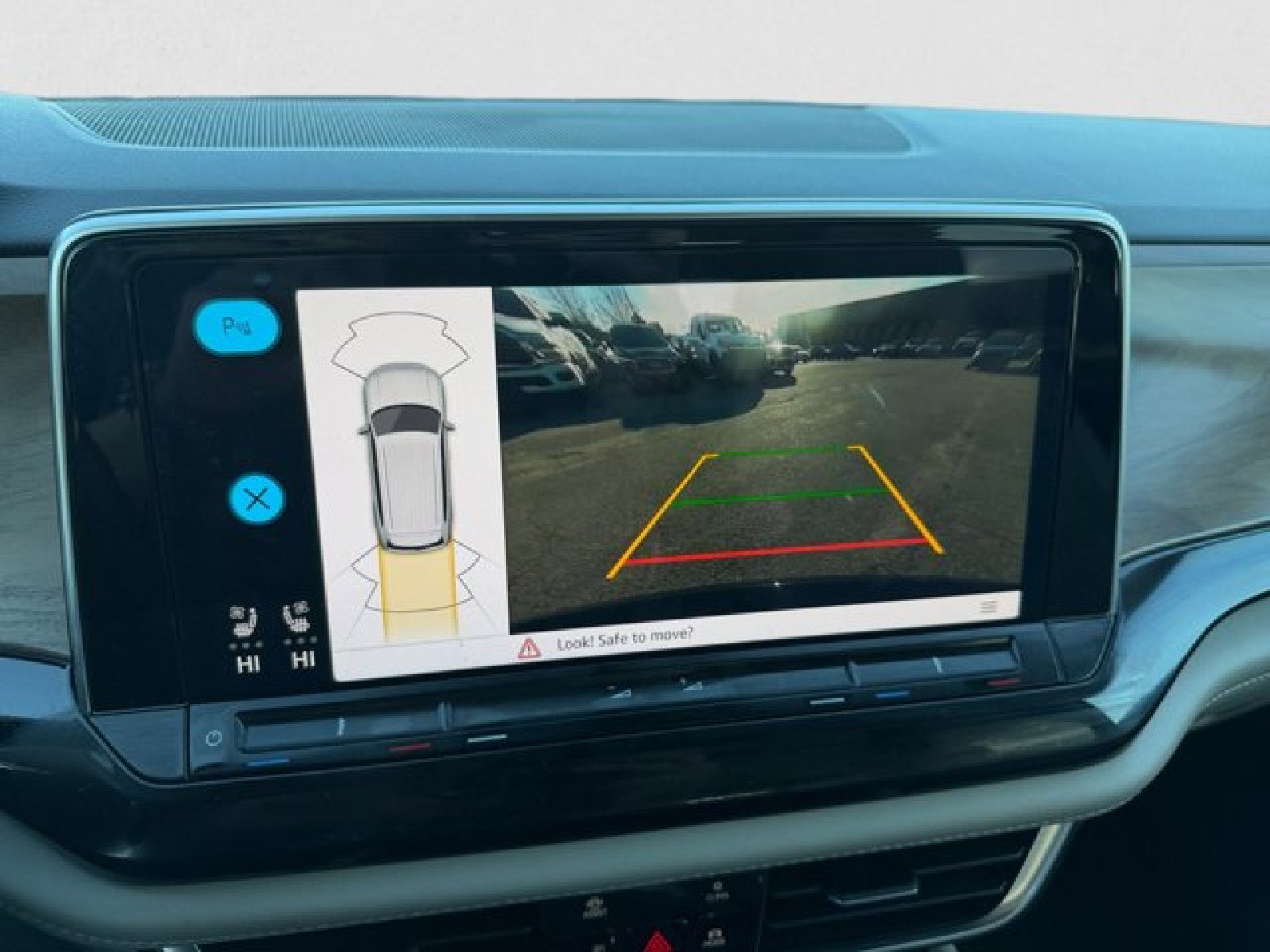 Used 2024 Volkswagen Atlas SE image 15