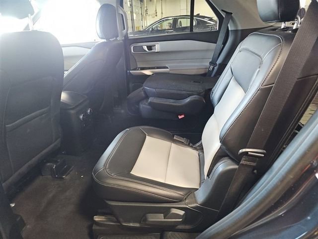 Used 2022 Ford Explorer XLT w/ Equipment Group 202A AWD/4WD image 4