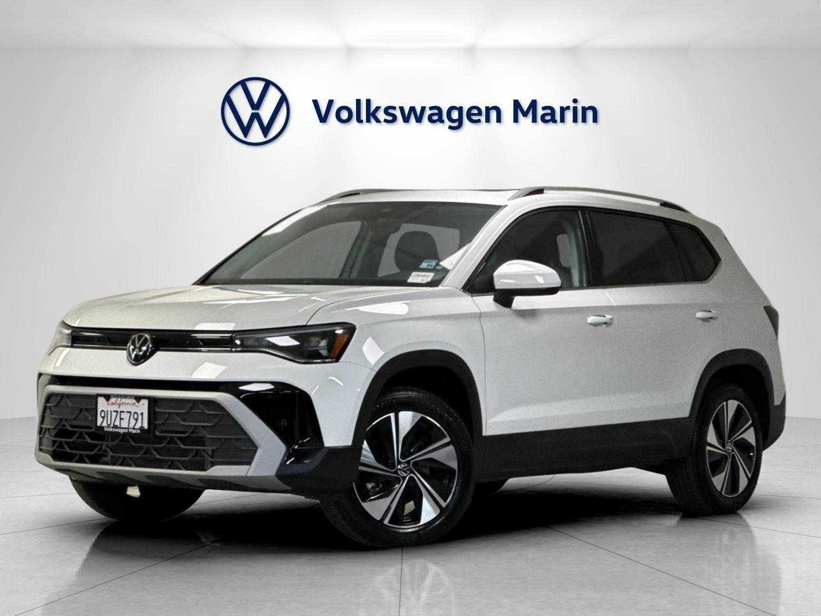 Used 2025 Volkswagen Taos SE w/ Panoramic Sunroof Package AWD/4WD image 1
