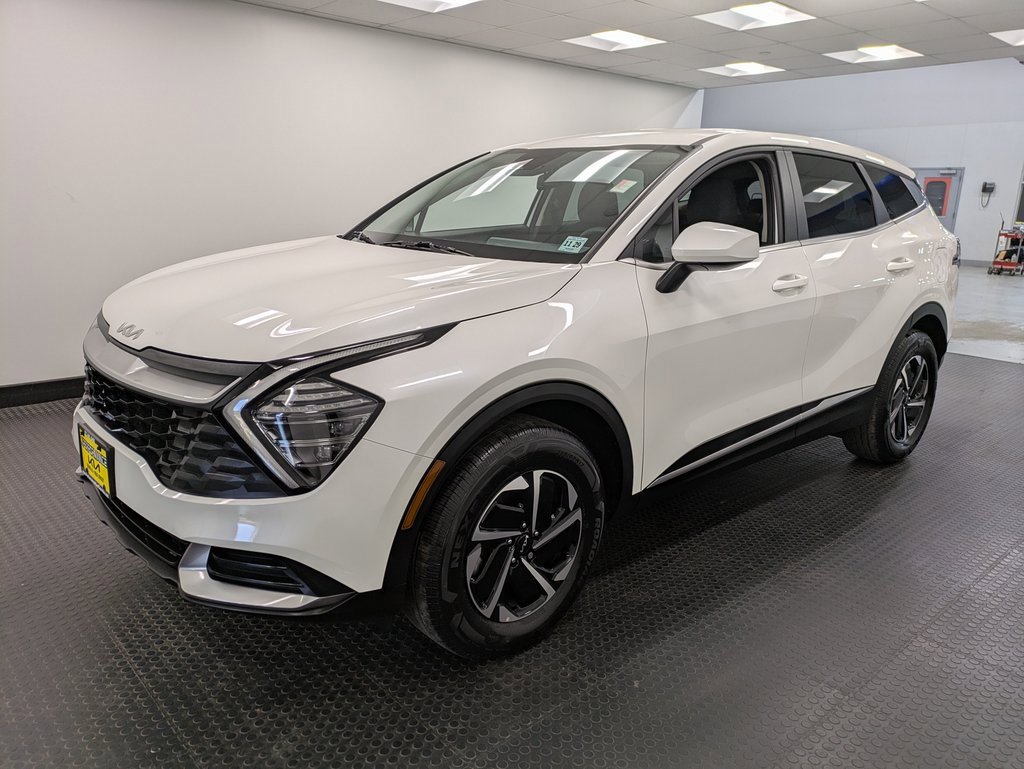 Certified 2024 Kia Sportage LX image 1