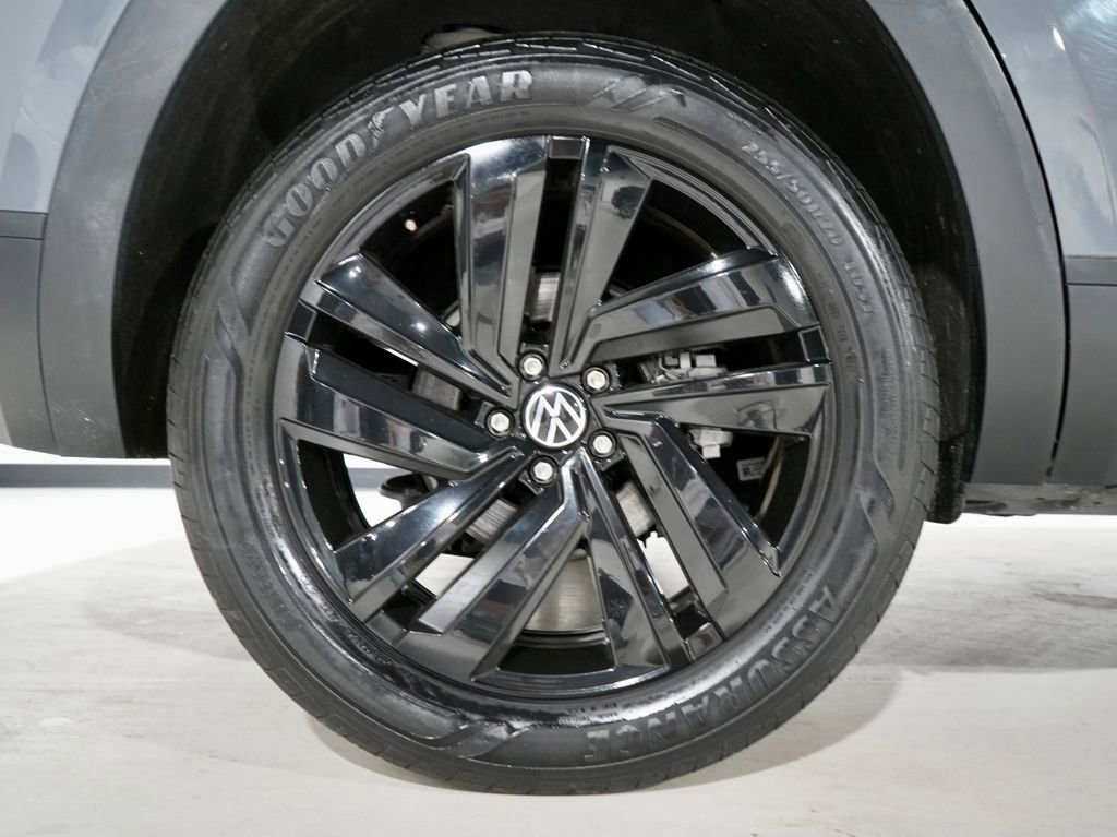 Used 2022 Volkswagen Atlas Cross Sport SE w/ Panoramic Sunroof Package image 34