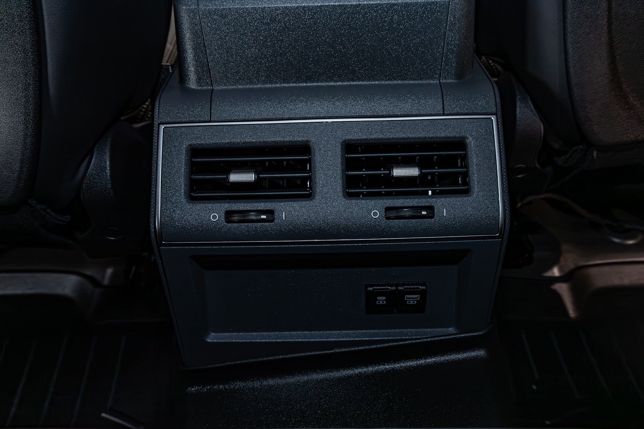 Used 2025 INEOS Grenadier Fieldmaster Edition image 24