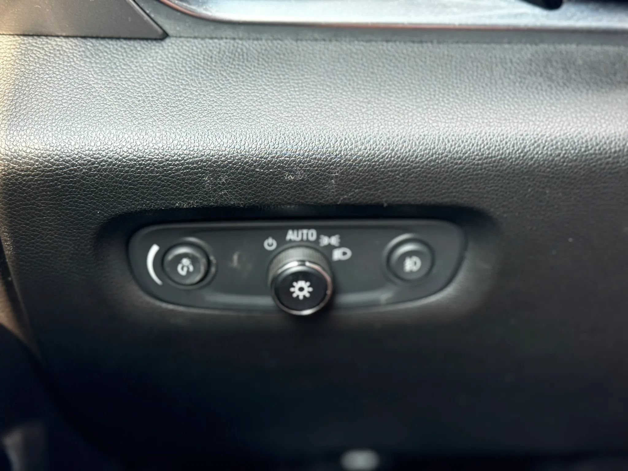 Used 2020 Chevrolet Traverse LT FWD image 28