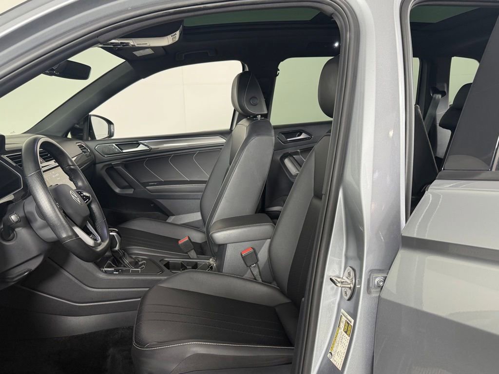 Used 2023 Volkswagen Tiguan SE R-Line FWD image 22
