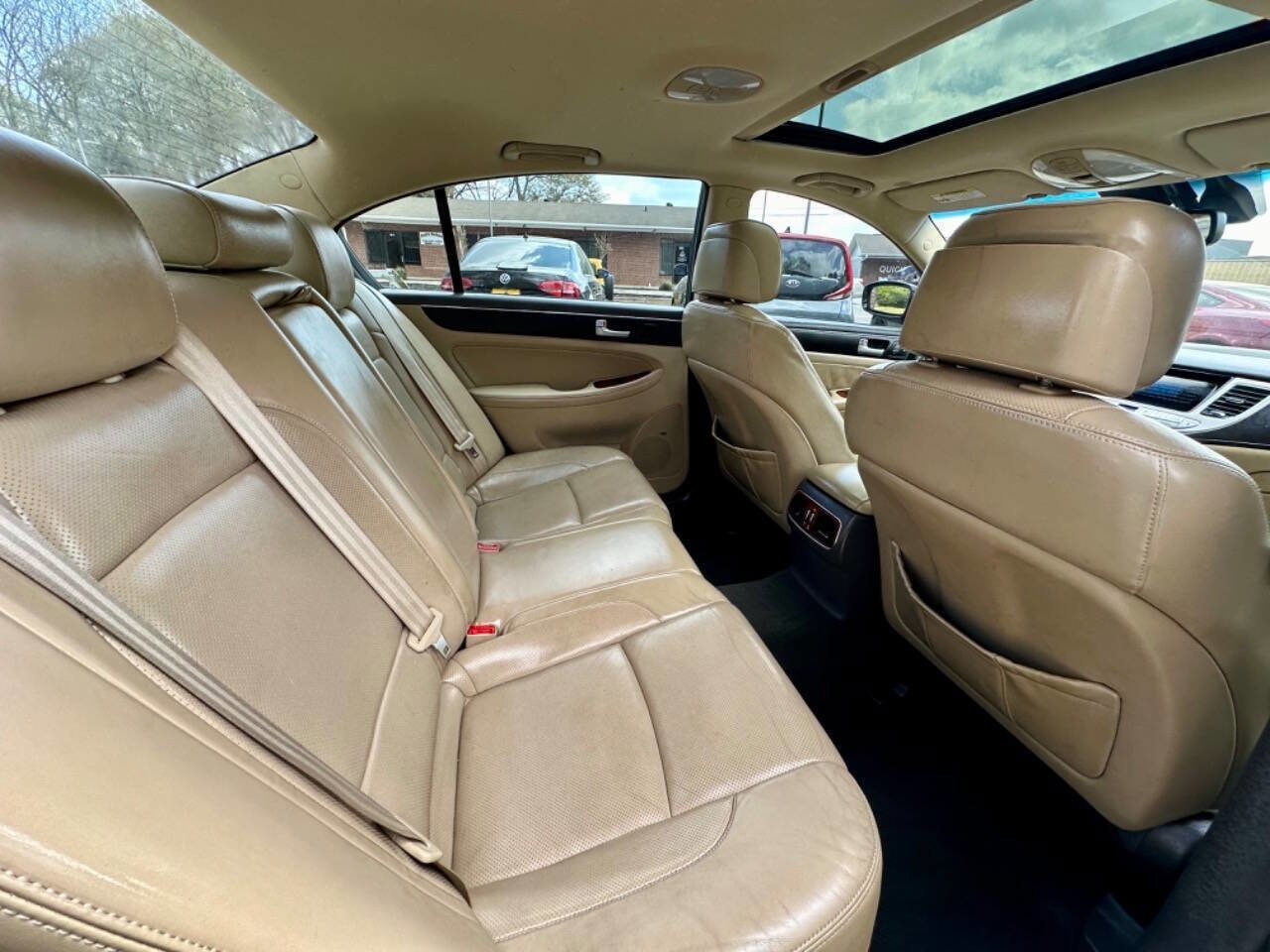 Used 2012 Hyundai Genesis 4.6 image 16