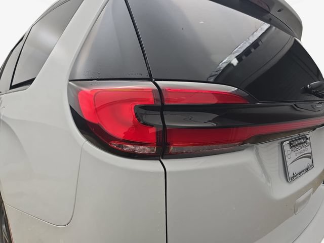 Used 2021 Chrysler Pacifica Limited w/ Uconnect Theater Family Group FWD image 35