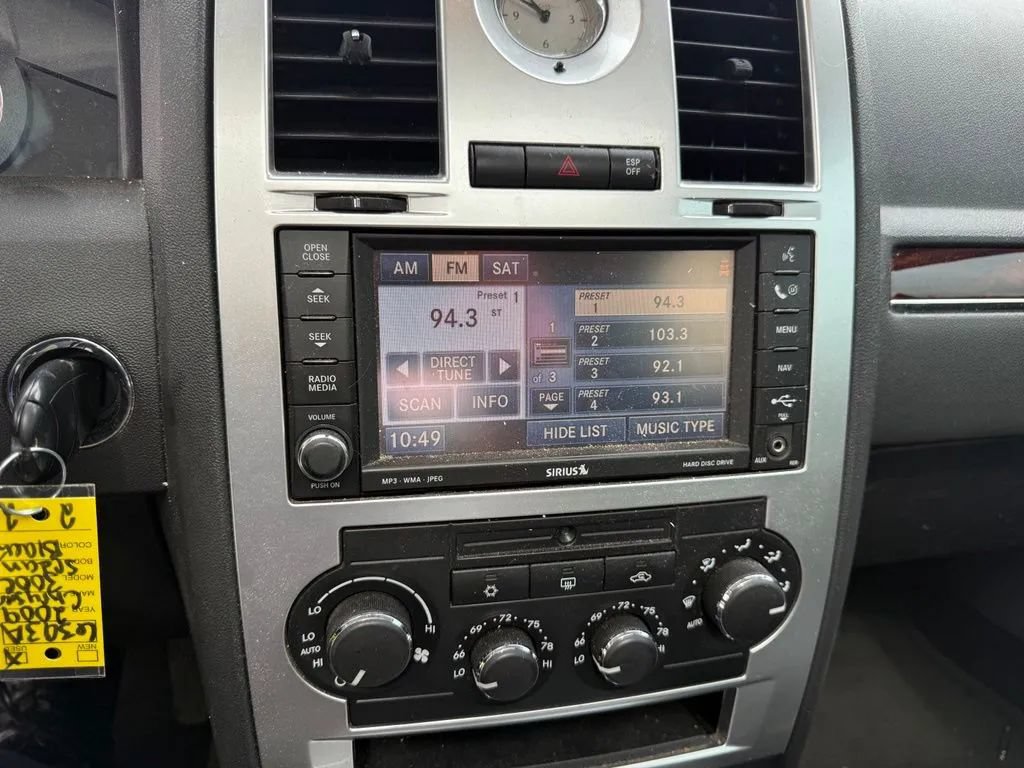 Used 2009 Chrysler 300 C w/ Luxury Group II AWD/4WD image 19