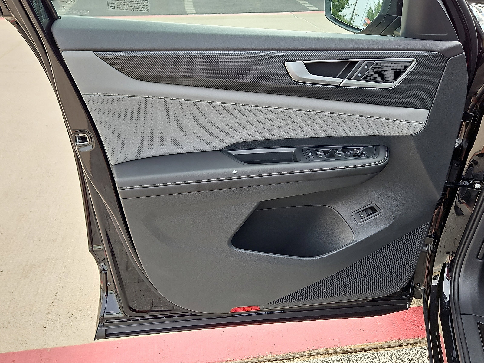 New 2026 Volkswagen Atlas Cross Sport SEL R-Line image 14