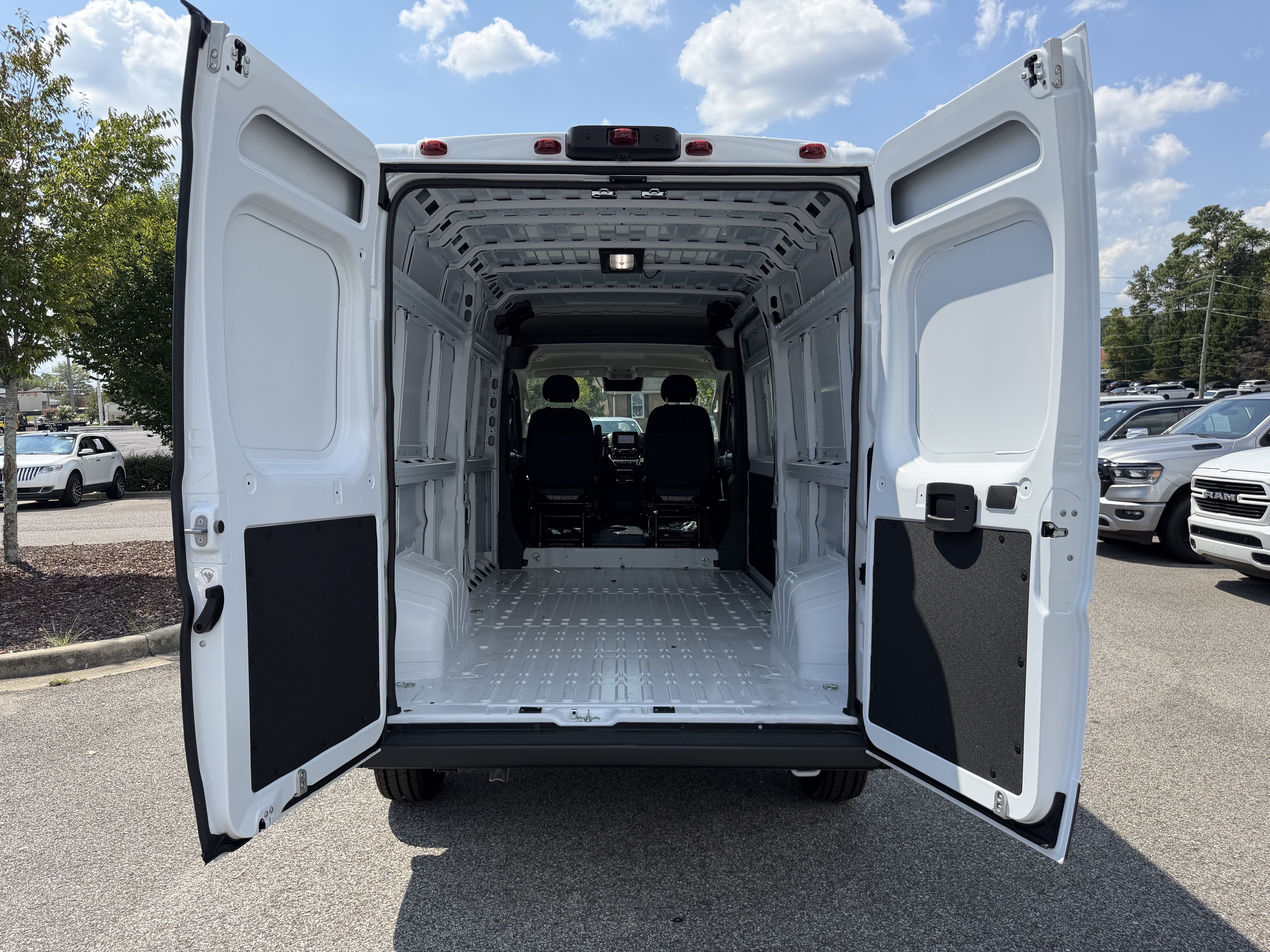 New 2026 RAM ProMaster 2500 w/ Convenience Group FWD image 30