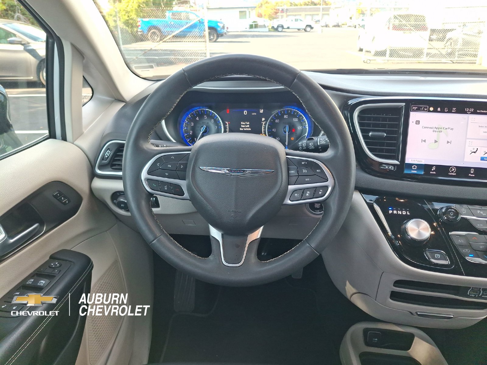 Used 2024 Chrysler Pacifica Touring-L FWD image 10
