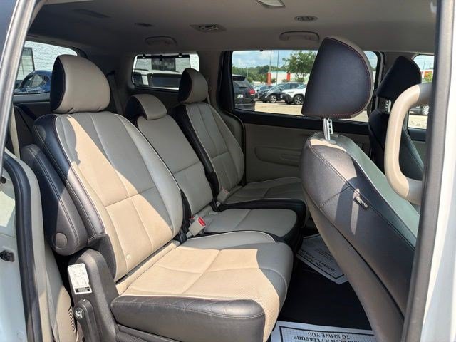 Used 2021 Kia Sedona EX FWD image 19
