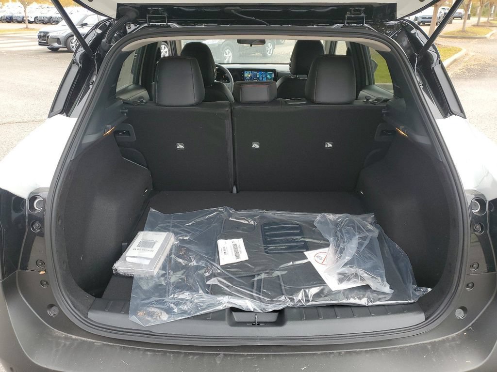 New 2026 Nissan Kicks SR w/ SR Premium Package FWD image 7