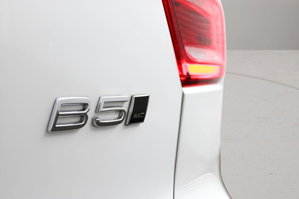Used 2025 Volvo XC40 B5 Ultra AWD/4WD image 34