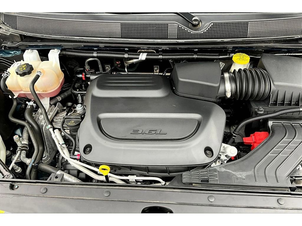 Used 2024 Chrysler Pacifica Touring-L image 11