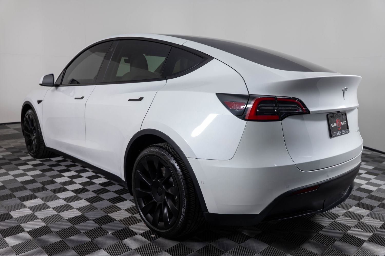 Used 2021 Tesla Model Y Long Range image 4