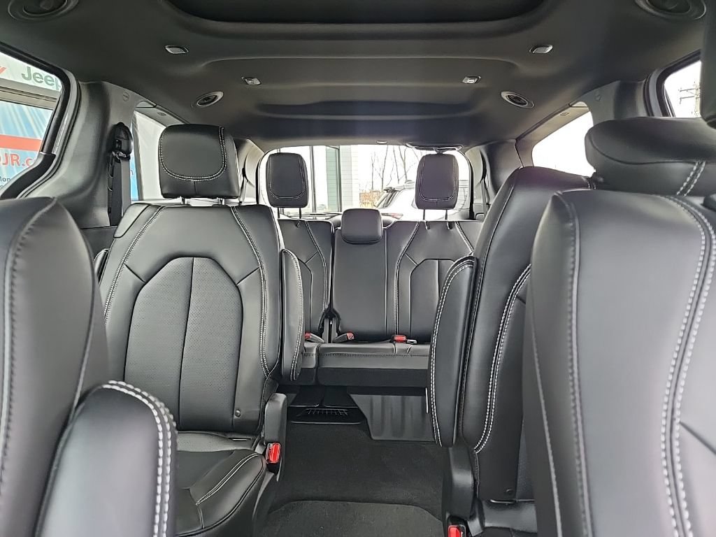 New 2026 Chrysler Pacifica Select w/ S Appearance Package FWD image 38
