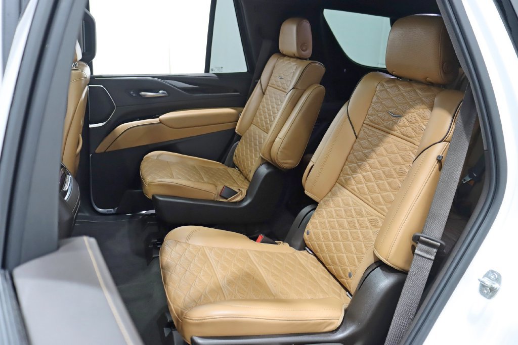 Used 2021 Cadillac Escalade Premium Luxury AWD/4WD image 26