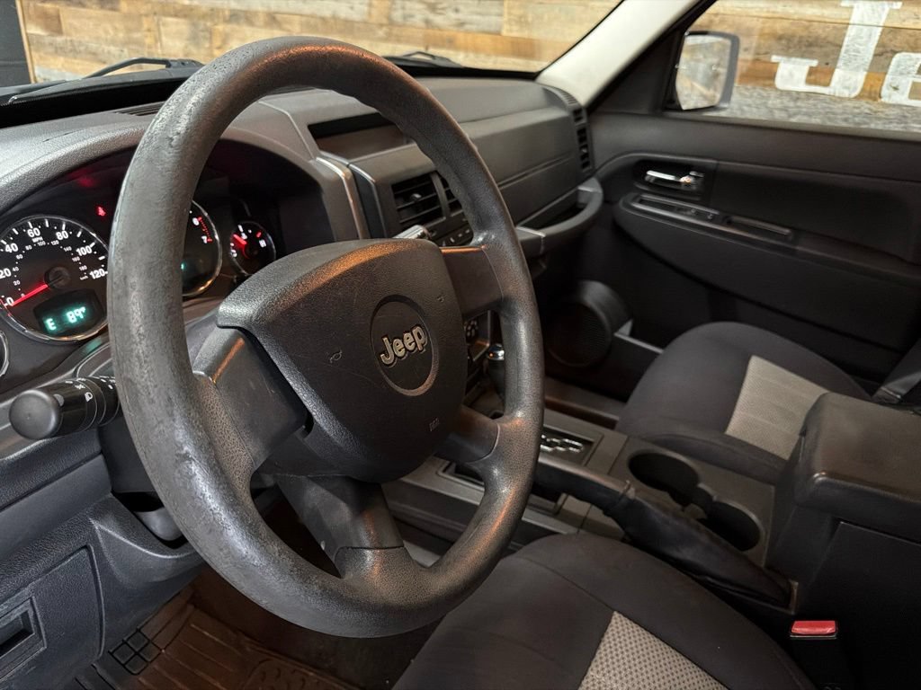 Used 2010 Jeep Liberty Sport w/ Popular Equipment Group AWD/4WD image 12