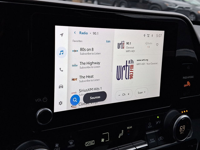 Used 2024 Toyota Highlander XLE image 16