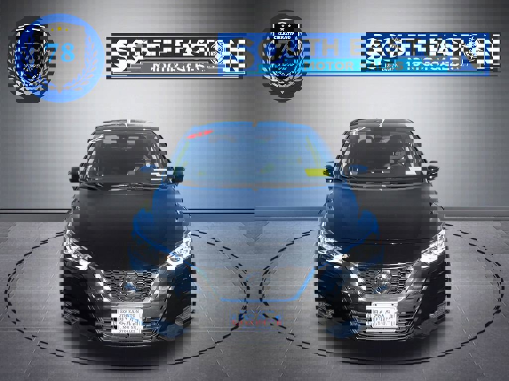 Used 2021 Nissan Versa SV image 3