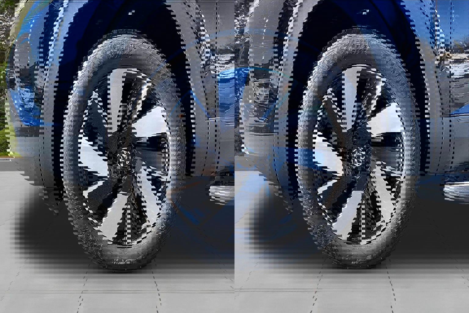 Used 2024 Volkswagen Atlas Cross Sport SE w/ Panoramic Sunroof Package image 35