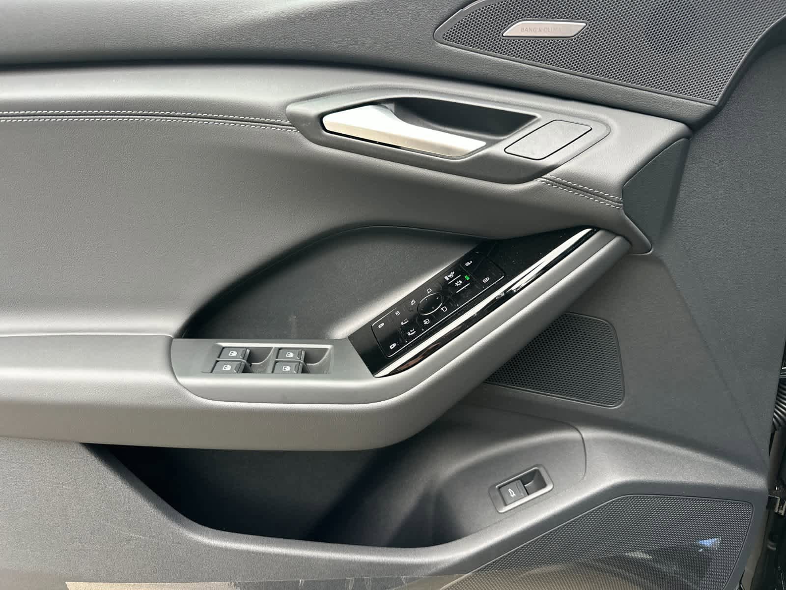 New 2025 Audi Q6 e-tron Premium Plus AWD/4WD image 12