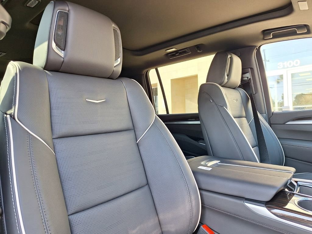 New 2026 Cadillac Escalade ESV Luxury w/ LPO, Radiant Package image 29