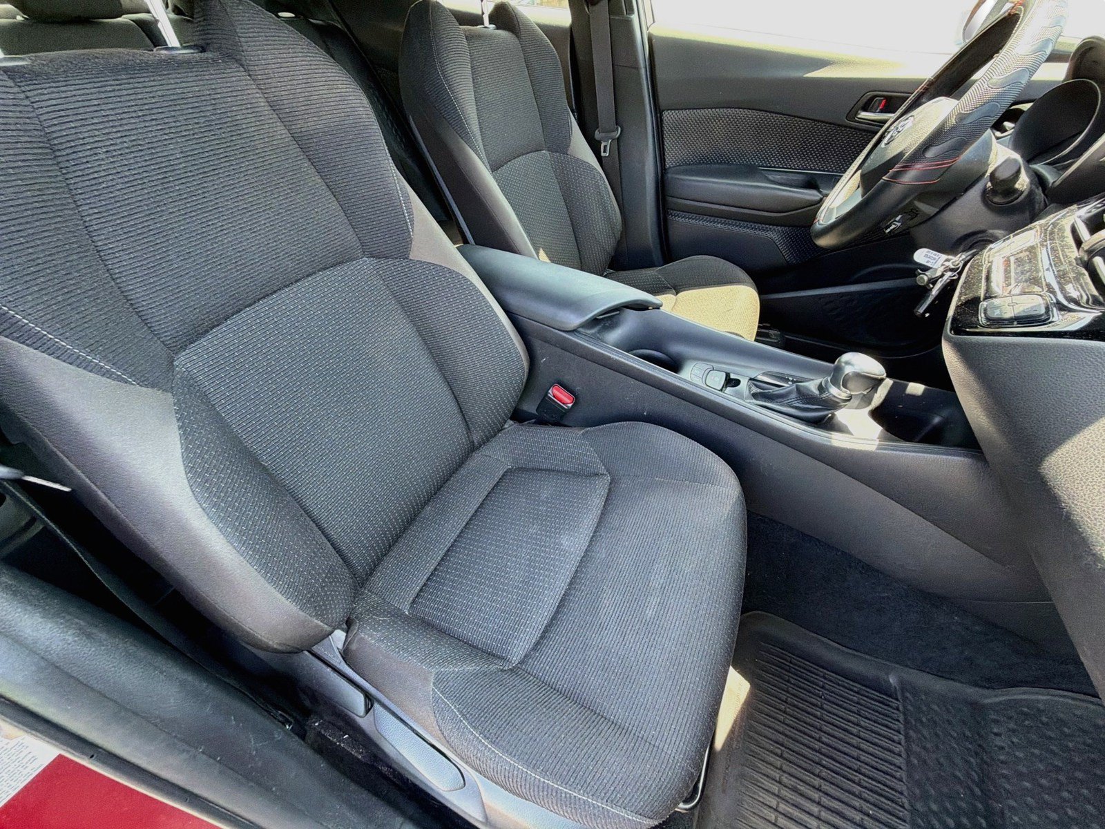 Used 2019 Toyota C-HR LE FWD image 15