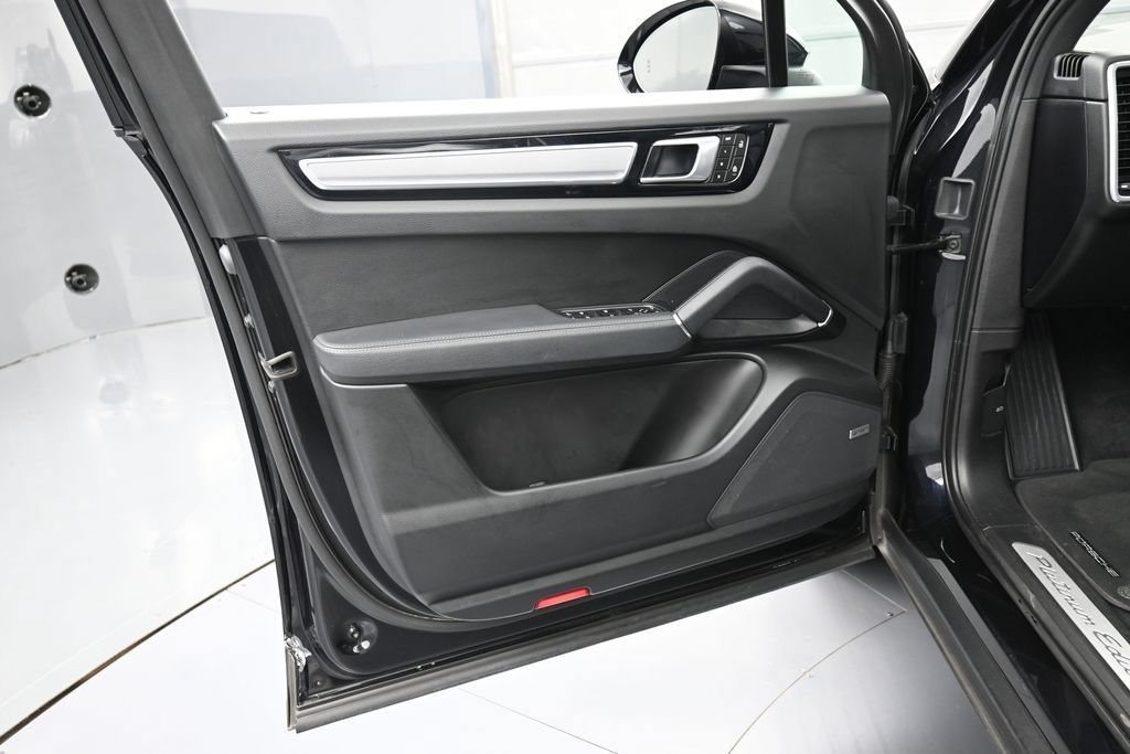 Certified 2022 Porsche Cayenne Platinum Edition AWD/4WD image 15
