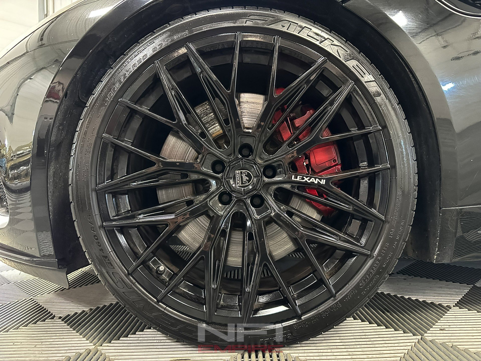 Used 2018 Jaguar F-TYPE R AWD/4WD image 12
