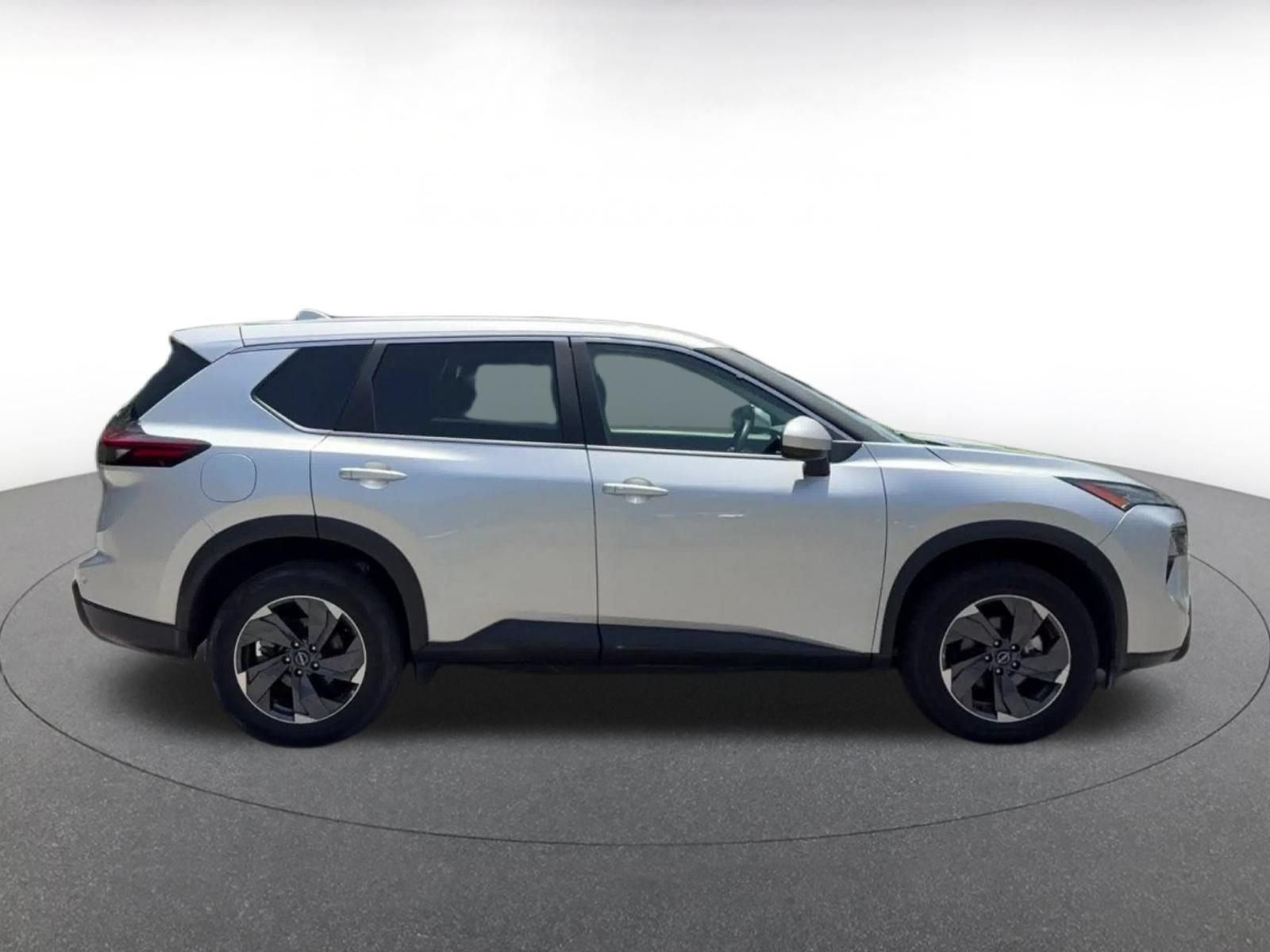 Used 2025 Nissan Rogue SV FWD image 16