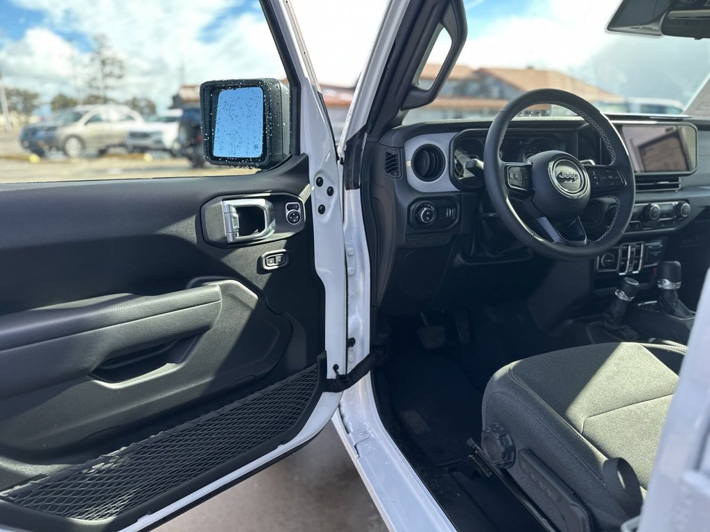 Certified 2025 Jeep Gladiator Sport image 13