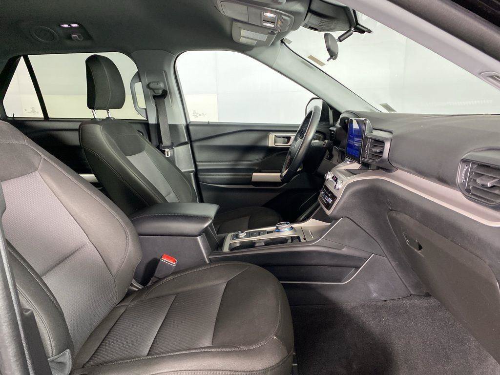 Used 2023 Ford Explorer XLT AWD/4WD image 27