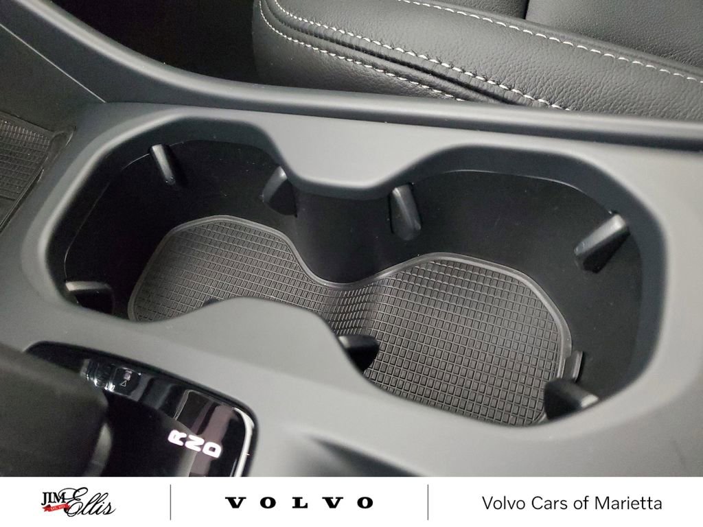 Used 2026 Volvo XC40 B5 Core w/ Climate Package image 32