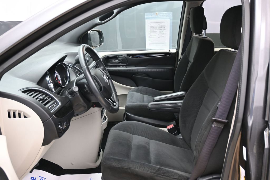 Used 2016 Dodge Grand Caravan SE FWD image 20