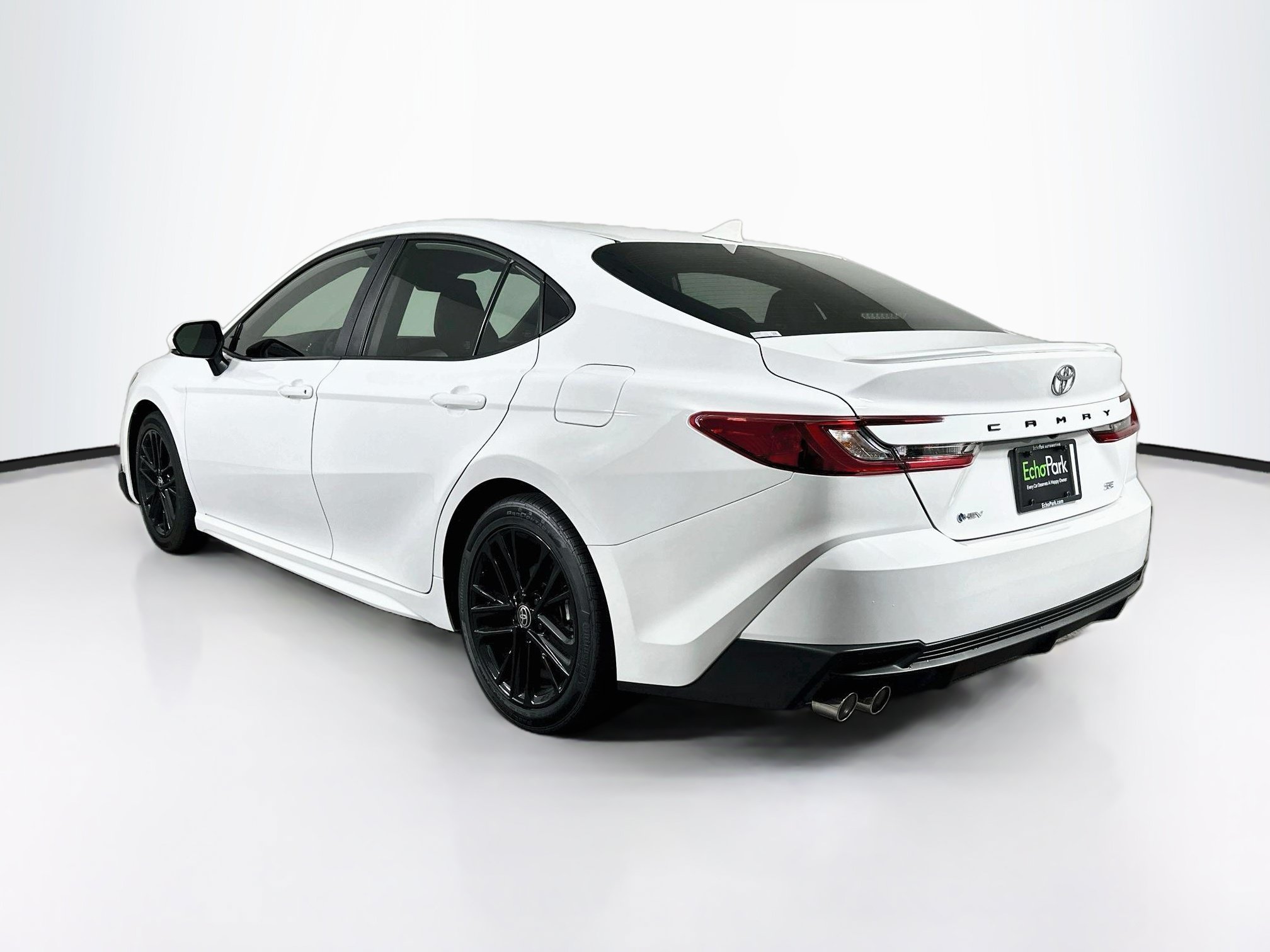 Used 2026 Toyota Camry SE FWD image 5